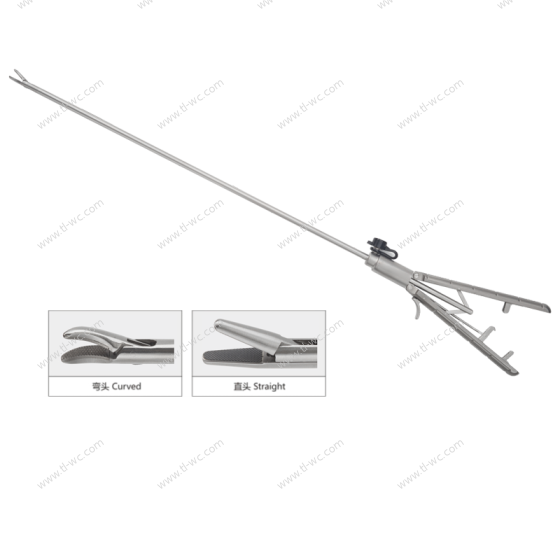 Un ensemble de 5 pièces d’instruments chirurgicaux laparoscopiques tenant des aiguilles